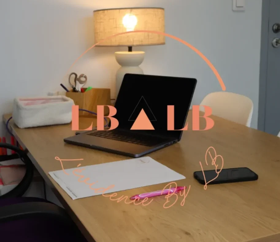 Le bureau de L'Évidence By LB